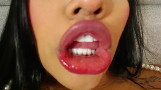 emily brontee  online show from 03/18/25, 04:26