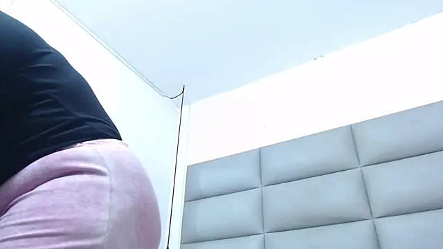 emily brontee  online show from 10/18/25, 01:12