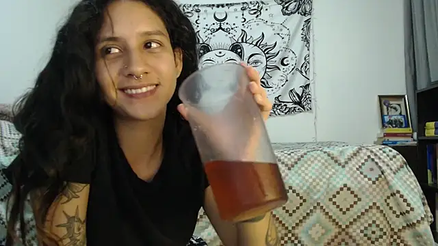 AlinaWoolf  online show from 02/04/25, 02:39