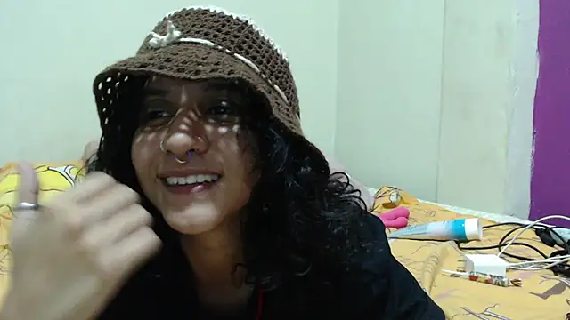 AlinaWoolf  online show from 06/25/26, 05:12