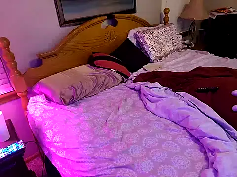 Snapshot of bakeyesmokems chatting on 02/20/25, 01:57 bakeyesmokems online show from 02/20/25, 01:57