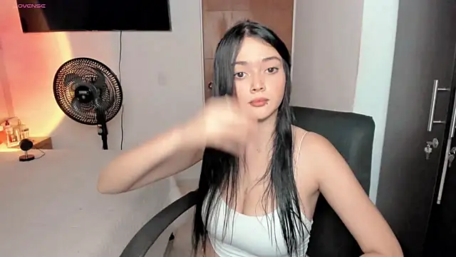 Snapshot of Sarah_angell chatting on 12/05/24, 10:56 Sarah angell online show from 12/05/24, 10:56