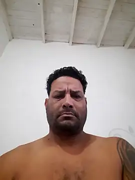 Snapshot of hecwil8 chatting on 05/24/26, 01:49 hecwil8 online show from 05/24/26, 01:49