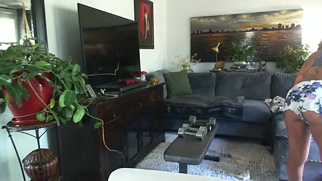 Snapshot of CeceilaMoon chatting on 10/14/25, 03:02 CeceilaMoon online show from 10/14/25, 03:02