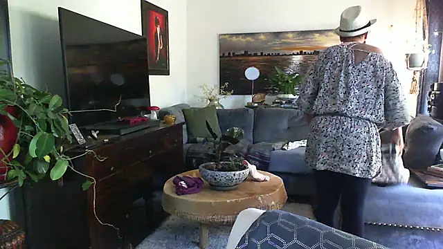 Snapshot of CeceilaMoon chatting on 10/16/25, 03:24 CeceilaMoon online show from 10/16/25, 03:24