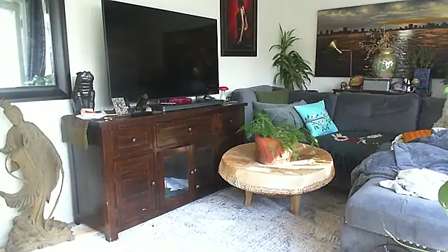 Snapshot of CeceilaMoon chatting on 11/17/25, 07:52 CeceilaMoon online show from 11/17/25, 07:52