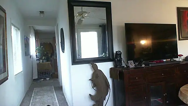 Snapshot of CeceilaMoon chatting on 11/19/25, 02:28 CeceilaMoon online show from 11/19/25, 02:28