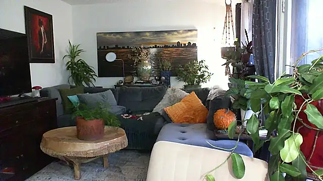 Snapshot of CeceilaMoon chatting on 11/21/25, 01:54 CeceilaMoon online show from 11/21/25, 01:54