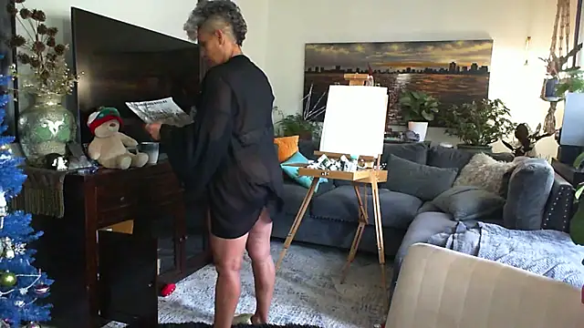 Snapshot of CeceilaMoon chatting on 12/15/25, 03:16 CeceilaMoon online show from 12/15/25, 03:16