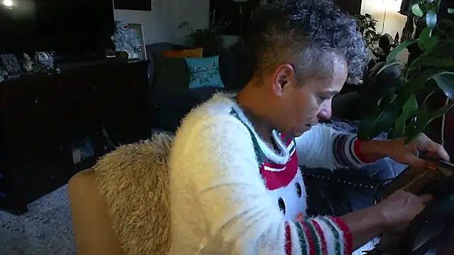 Snapshot of CeceilaMoon chatting on 12/22/25, 03:09 CeceilaMoon online show from 12/22/25, 03:09