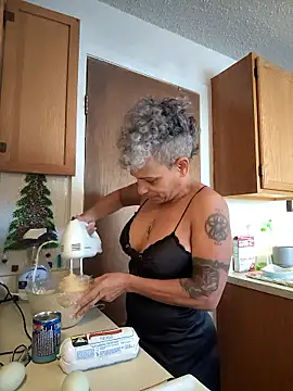 Snapshot of CeceilaMoon chatting on 01/10/26, 04:53 CeceilaMoon online show from 01/10/26, 04:53