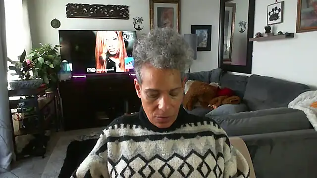 Snapshot of CeceilaMoon chatting on 03/06/26, 09:11 CeceilaMoon online show from 03/06/26, 09:11