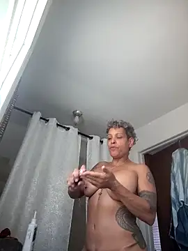 Snapshot of CeceilaMoon chatting on 04/15/26, 07:10 CeceilaMoon online show from 04/15/26, 07:10