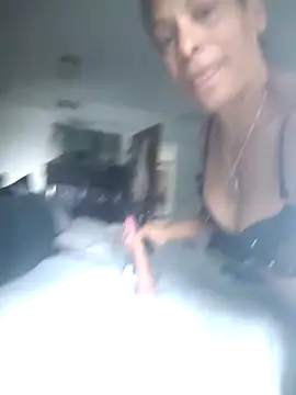 Snapshot of CeceilaMoon chatting on 04/17/26, 09:29 CeceilaMoon online show from 04/17/26, 09:29