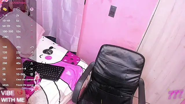 Snapshot of shenielxx chatting on 06/15/26, 03:31 shenielxx online show from 06/15/26, 03:31