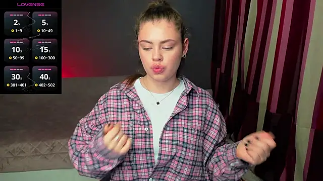 Snapshot of IsabellaBler chatting on 02/06/25, 12:37 IsabellaBler online show from 02/06/25, 12:37