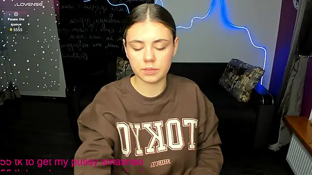 Snapshot of IsabellaBler chatting on 11/10/25, 12:37 IsabellaBler online show from 11/10/25, 12:37