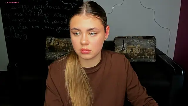 Snapshot of IsabellaBler chatting on 11/25/25, 01:11 IsabellaBler online show from 11/25/25, 01:11