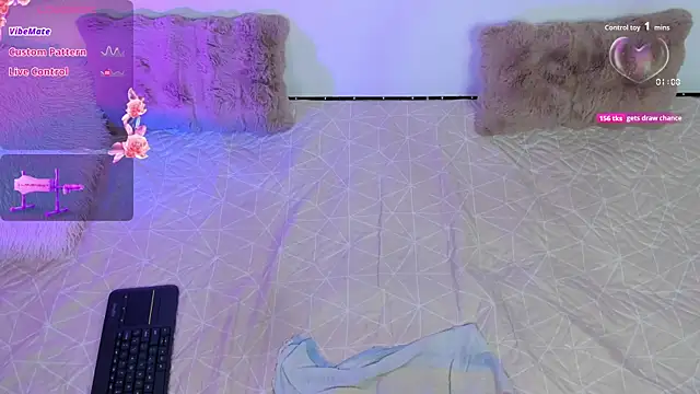 pauline golden1 online show from 10/25/25, 03:14