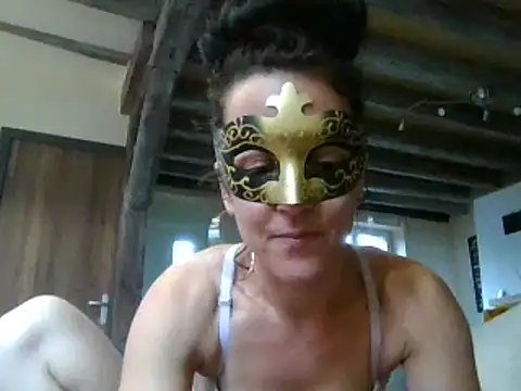 Snapshot of Masquegirlmysterious chatting on 11/19/25, 12:38 Masquegirlmysterious online show from 11/19/25, 12:38