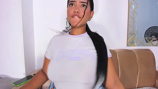 Snapshot of sharlot_evans_ chatting on 03/21/26, 04:32 sharlot evans online show from 03/21/26, 04:32