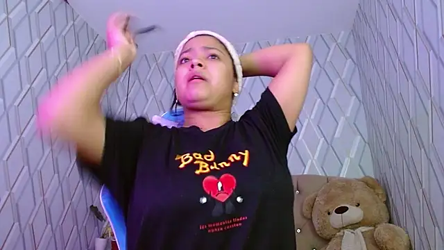 NicolleTaylor online show from 02/19/25, 03:50