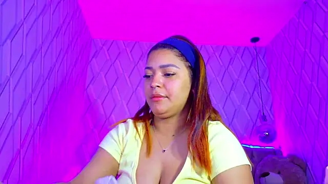 NicolleTaylor online show from 10/21/25, 04:13