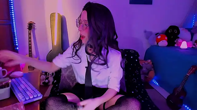 Snapshot of bluelen chatting on 03/07/25, 11:51 bluelen online show from 03/07/25, 11:51