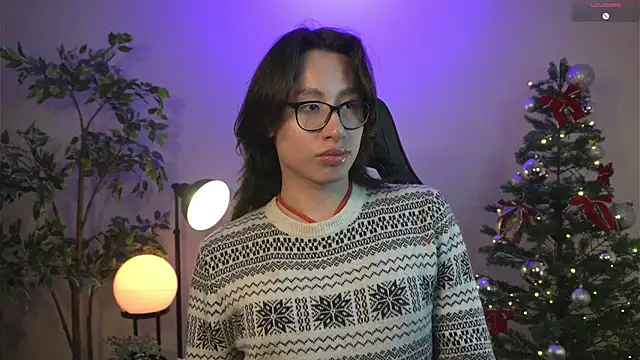 Snapshot of SrLuis18 chatting on 12/24/24, 09:00 SrLuis18 online show from 12/24/24, 09:00