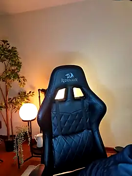 Snapshot of SrLuis18 chatting on 01/18/25, 05:52 SrLuis18 online show from 01/18/25, 05:52