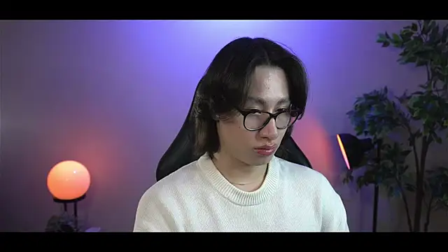 Snapshot of SrLuis18 chatting on 02/10/25, 10:30 SrLuis18 online show from 02/10/25, 10:30