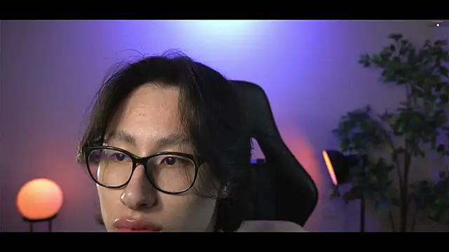 Snapshot of SrLuis18 chatting on 02/15/25, 12:48 SrLuis18 online show from 02/15/25, 12:48