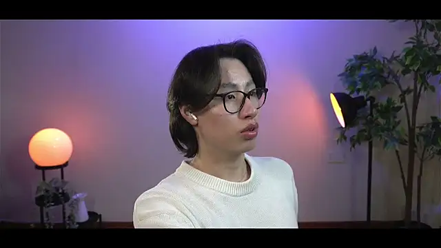 Snapshot of SrLuis18 chatting on 02/17/25, 10:03 SrLuis18 online show from 02/17/25, 10:03