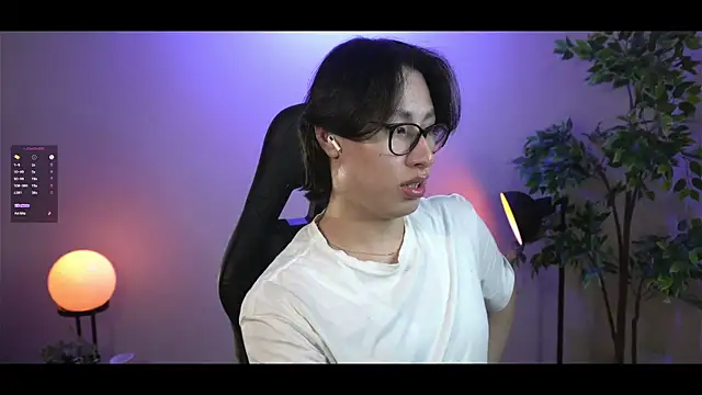 Snapshot of SrLuis18 chatting on 02/25/25, 02:47 SrLuis18 online show from 02/25/25, 02:47