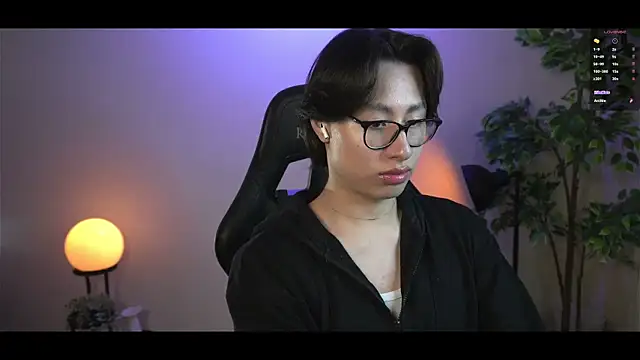 Snapshot of SrLuis18 chatting on 03/20/25, 05:47 SrLuis18 online show from 03/20/25, 05:47