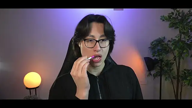 Snapshot of SrLuis18 chatting on 03/20/25, 10:40 SrLuis18 online show from 03/20/25, 10:40