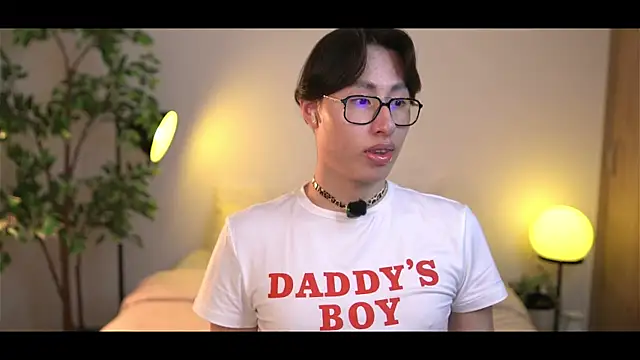 Snapshot of SrLuis18 chatting on 09/08/25, 11:15 SrLuis18 online show from 09/08/25, 11:15