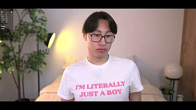 Snapshot of SrLuis18 chatting on 09/22/25, 12:40 SrLuis18 online show from 09/22/25, 12:40