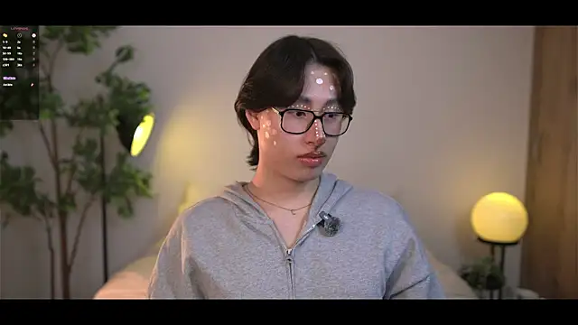 Snapshot of SrLuis18 chatting on 10/26/25, 12:49 SrLuis18 online show from 10/26/25, 12:49