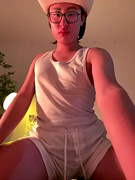 Snapshot of SrLuis18 chatting on 11/07/25, 03:06 SrLuis18 online show from 11/07/25, 03:06