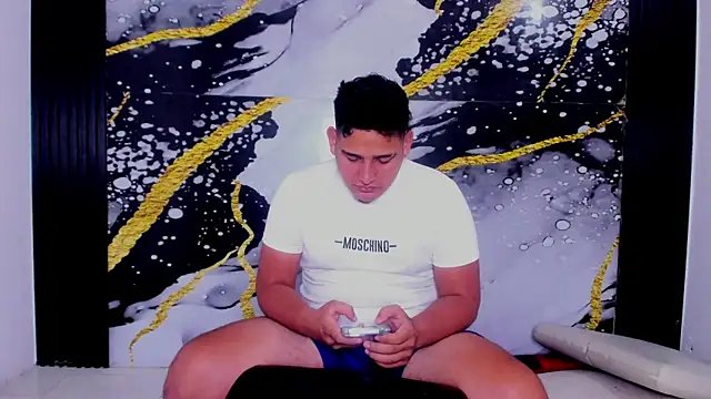 Snapshot of sweethot___ chatting on 09/18/25, 01:57 sweethot online show from 09/18/25, 01:57