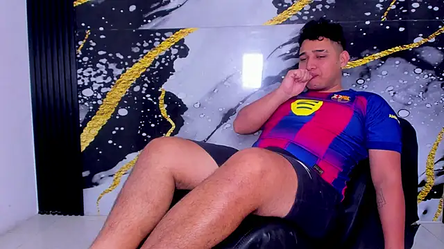 Snapshot of sweethot___ chatting on 09/28/25, 02:00 sweethot online show from 09/28/25, 02:00