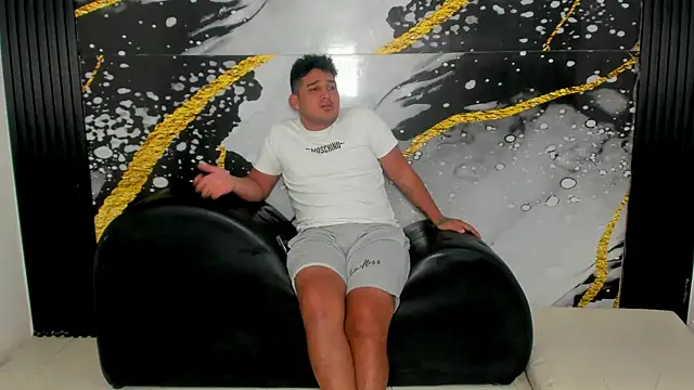 Snapshot of sweethot___ chatting on 10/02/25, 02:46 sweethot online show from 10/02/25, 02:46