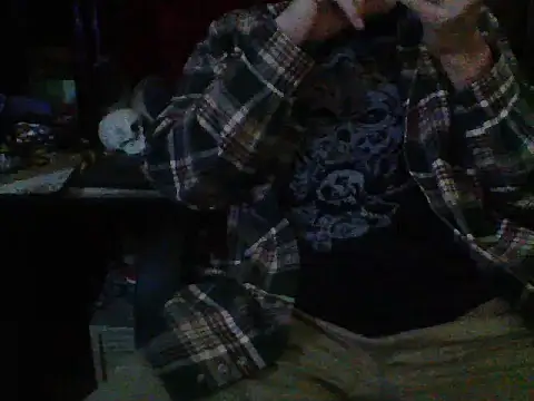 Snapshot of mrdemoncrowly chatting on 10/15/25, 04:45 mrdemoncrowly online show from 10/15/25, 04:45