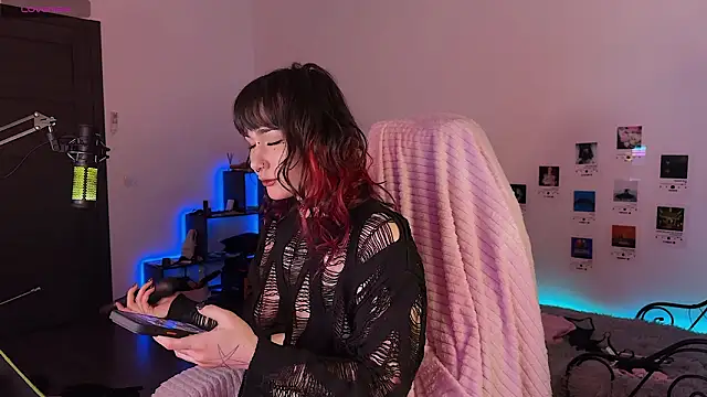 Snapshot of deadlysweet chatting on 03/17/26, 03:22 deadlysweet online show from 03/17/26, 03:22