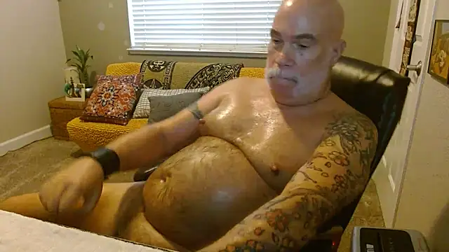 Snapshot of musclebearnips chatting on 11/02/25, 07:38 musclebearnips online show from 11/02/25, 07:38