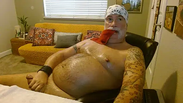 Snapshot of musclebearnips chatting on 11/21/25, 07:45 musclebearnips online show from 11/21/25, 07:45