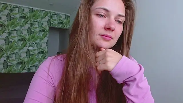 Snapshot of Olivia_shine chatting on 05/14/26, 04:30 Olivia shine online show from 05/14/26, 04:30