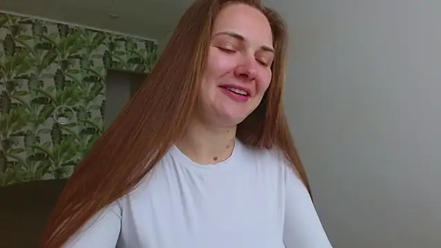 Snapshot of Olivia_shine chatting on 05/15/26, 04:19 Olivia shine online show from 05/15/26, 04:19