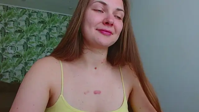 Snapshot of Olivia_shine chatting on 05/24/26, 04:17 Olivia shine online show from 05/24/26, 04:17